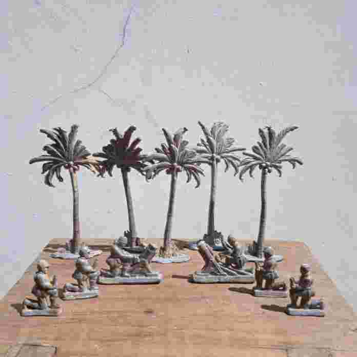 Antik Mainan Anak Timah Tentara  + Pohon Kelapa Padat Tua Utuh Kuno