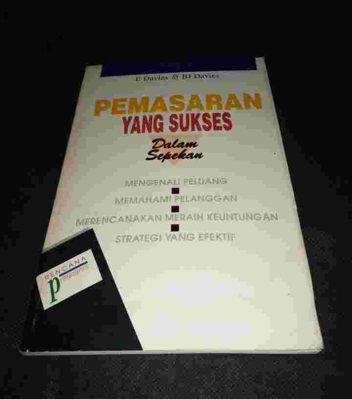 Buku PEMASARAN YANG SUKSES Dalam Sepekan - By E Davies & BJ Davies - Penerbit MEGAPOIN Jakarta - Cetakan Pertama - 1993