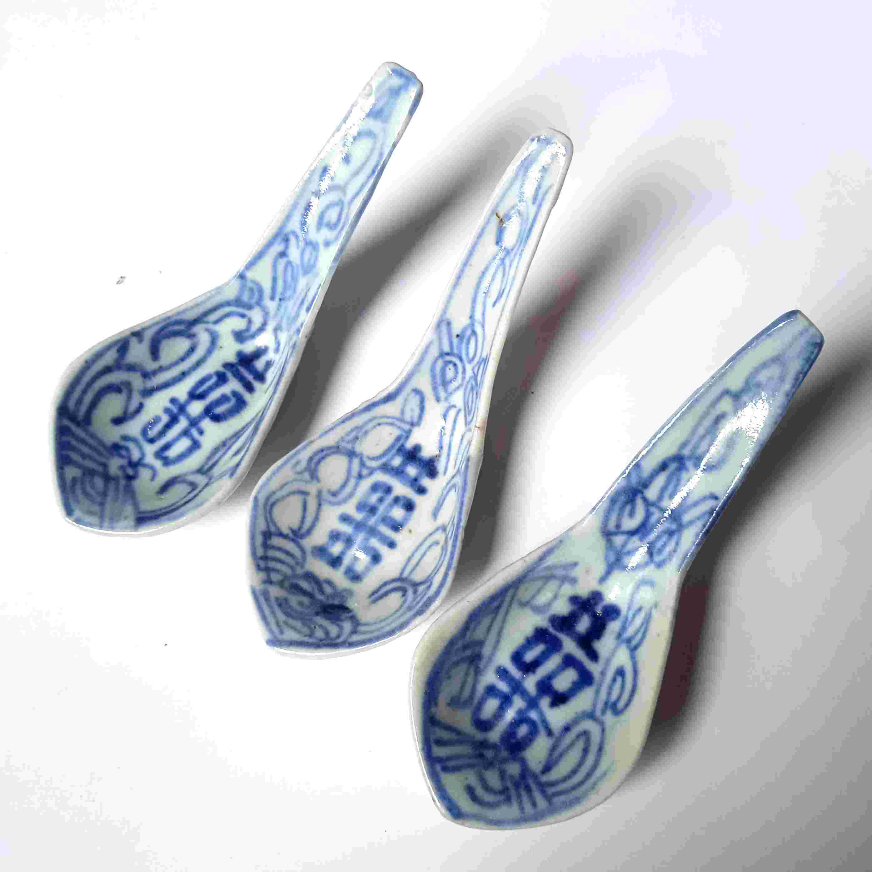 Barang Antik Tiga Buah Sendok Porselen Samtiong Happines Utuh Tua Kuno