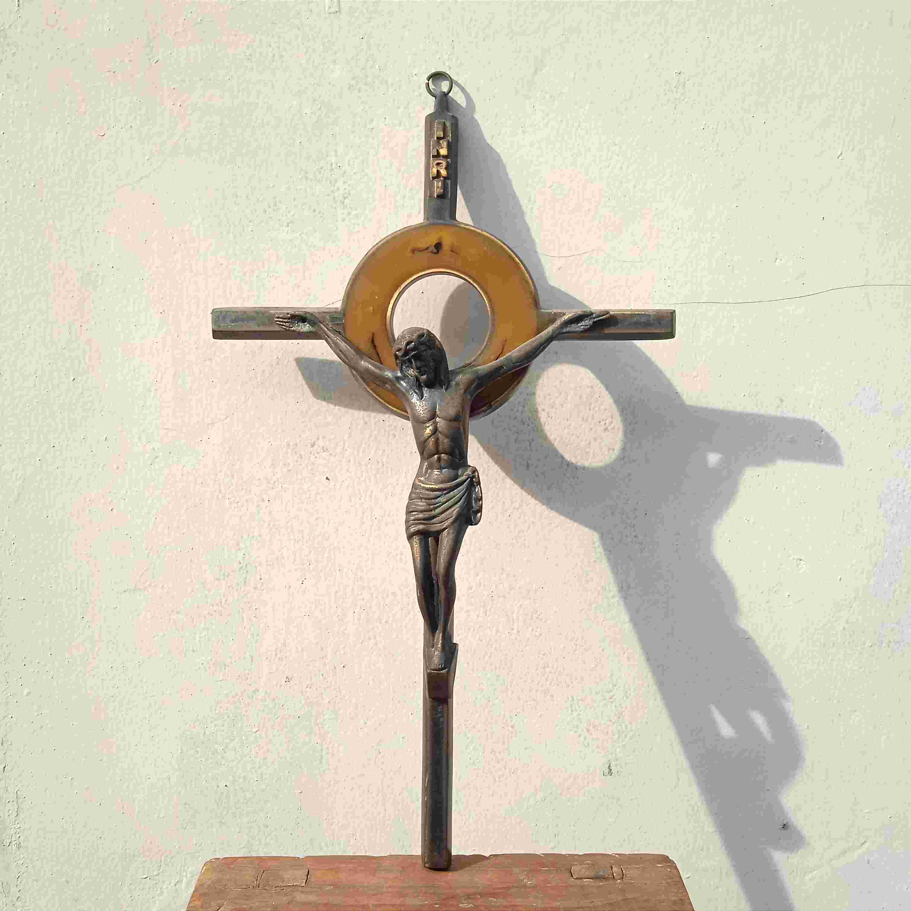 Barang Antik Salib Korpus Dinding Bahan Kuningan Detail Model Unik