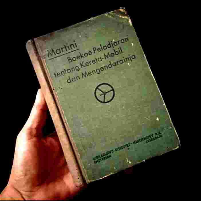 Buku Lama Ejaan OE BOEKOE PELADJARAN KERETA MOBIL MENGENDARAINJA