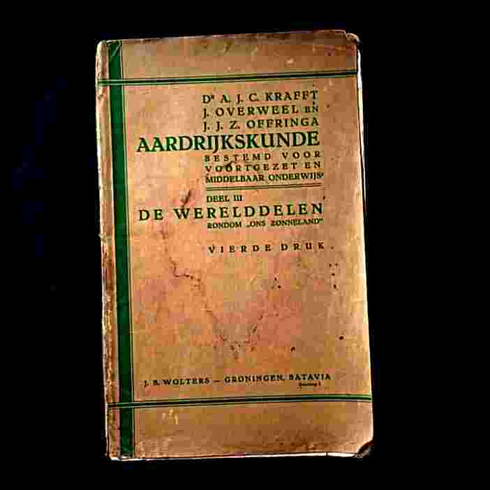 Buku Belanda Lama Biograpi AARDRIJKSUNDE Vierde Druk 1936