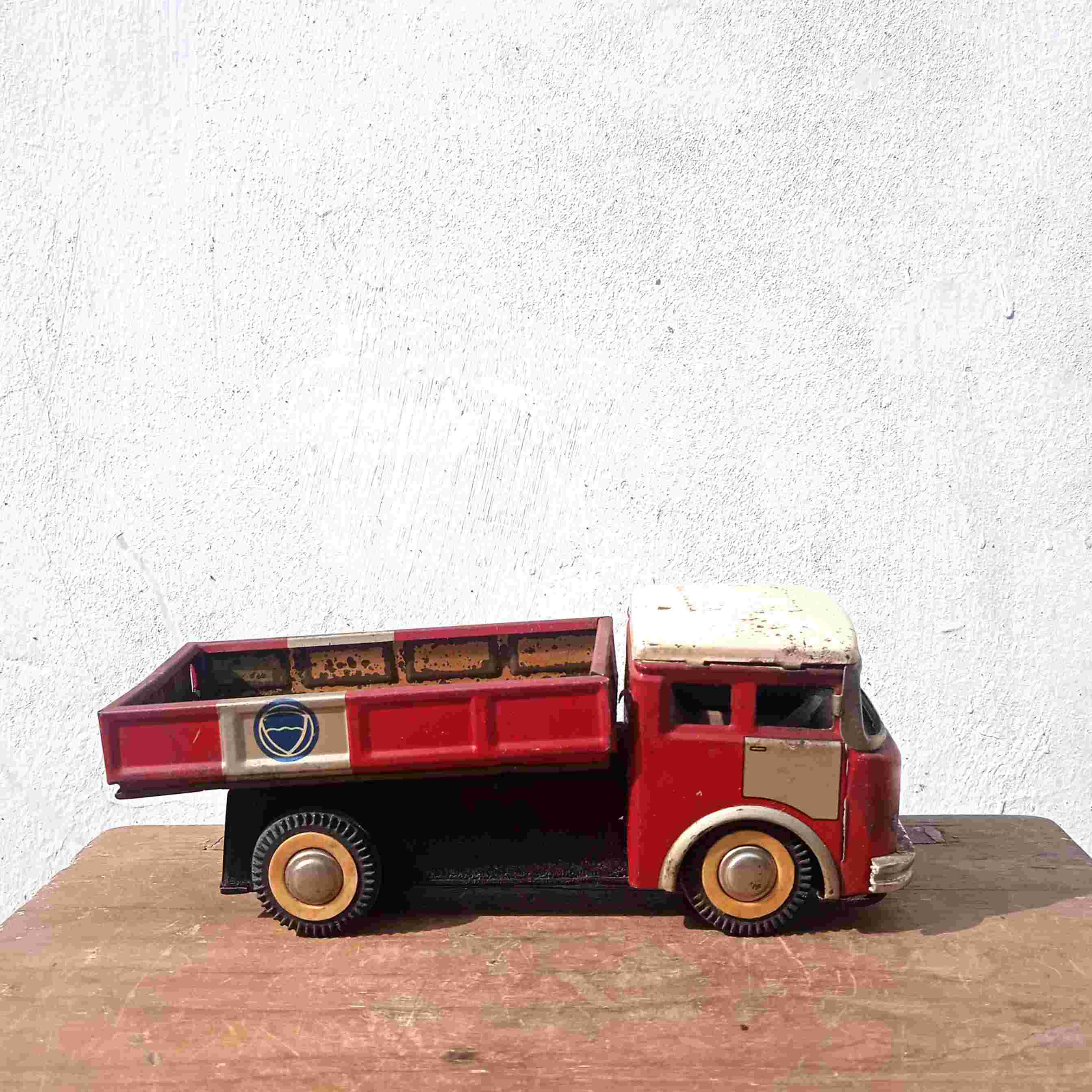 Antik Mainan Tin Toys Lama Truk Merah Pengangkut 1960's Utuh Tua