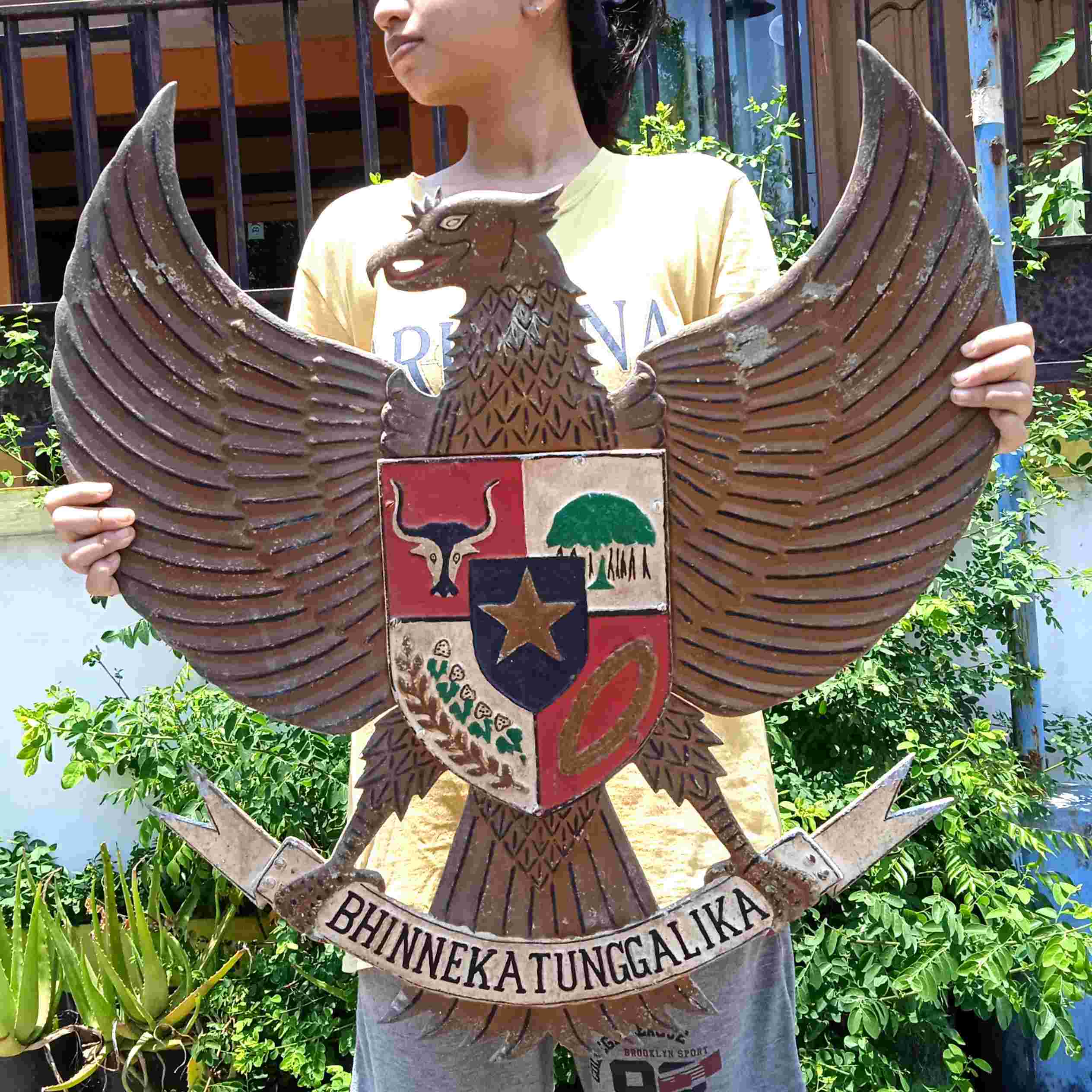 Antik Garuda Lambang Negara Indonesia Bahan Babet Uk.Besar Utuh