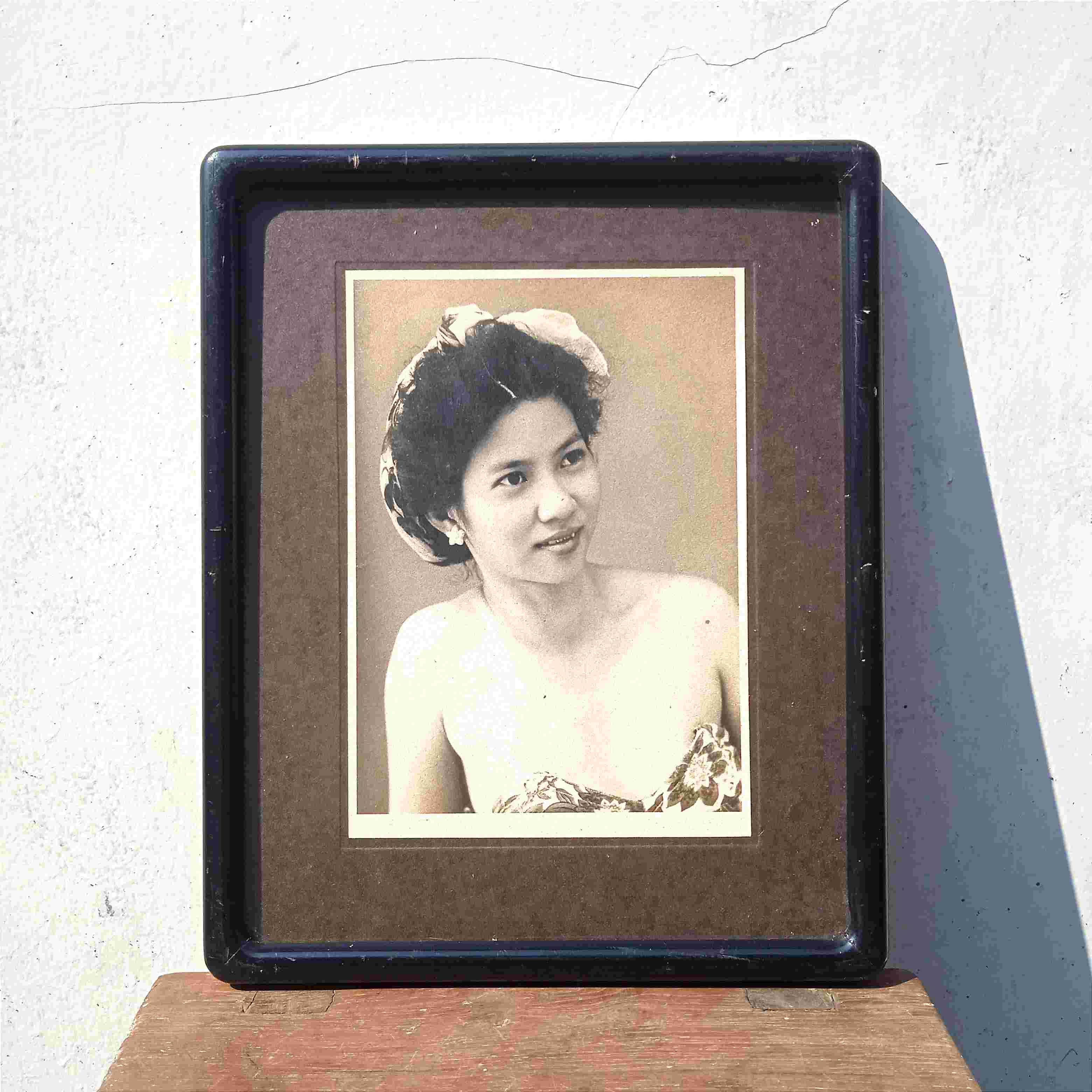 Antik Frame Foto Hitam Putih Lama Asli Nona Cantik Tua