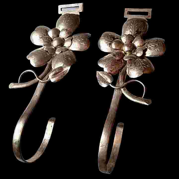 Barang Antik Cantolan Kelambu Perak Tua Kode 800 Motif Bunga Kuno