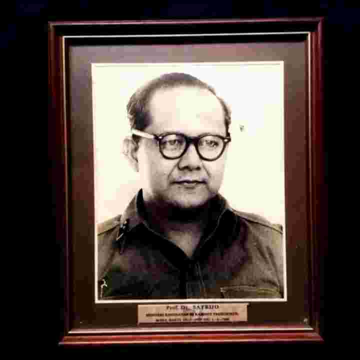 Barang Jadul Foto Frame Prof.Dr. Satrio Menkes RI Kabinet Orde Lama