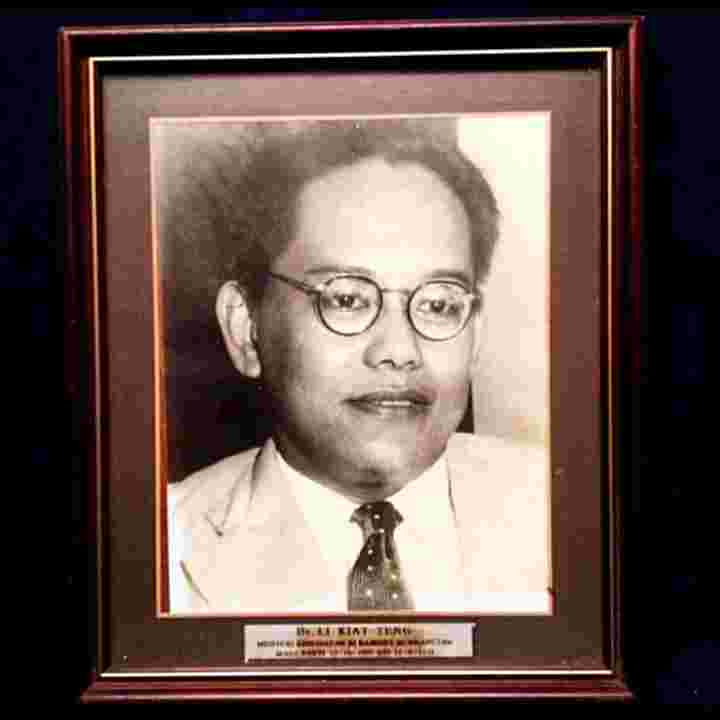 Antik Foto Frame Dr. Lie Kiat Teng Mantan Menkes RI Kabinet Orde Lama