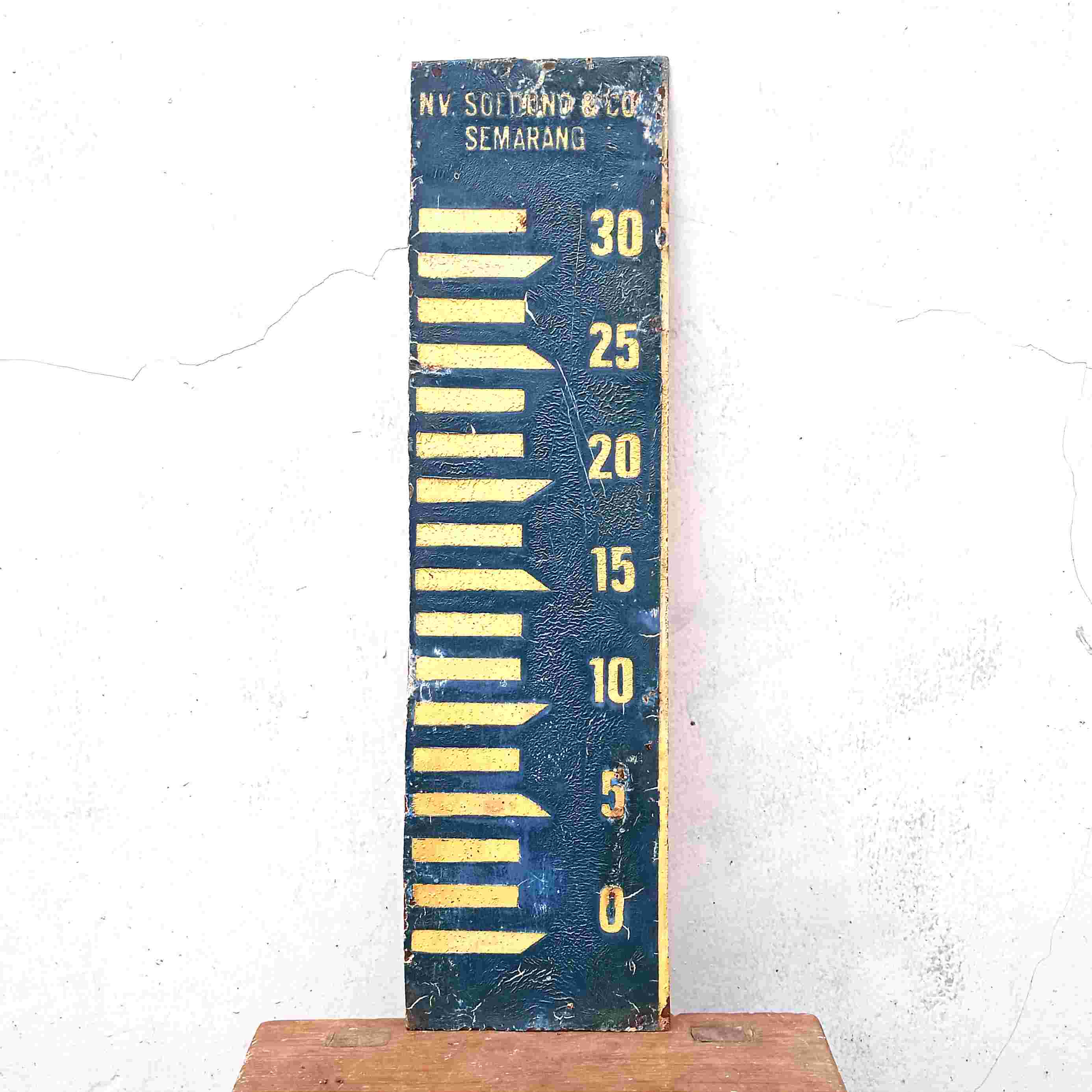 Pajangan Antik Alat Duga Air Besi Tebal NV.SOEDONO SEMARANG Tua