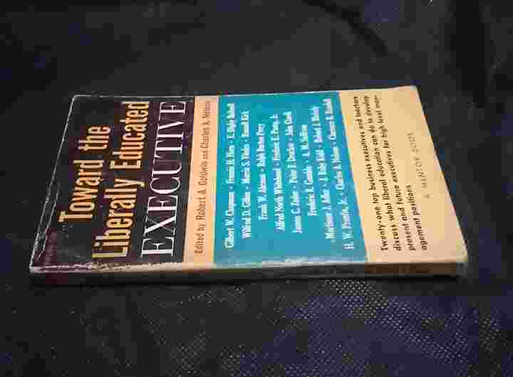 Buku Tua 1960 - TOWARD THE LIBERALLY ESUCATED EXECUTIVE - Edited by Robert A Goldwin & Charles A Nelson - Printed in U S