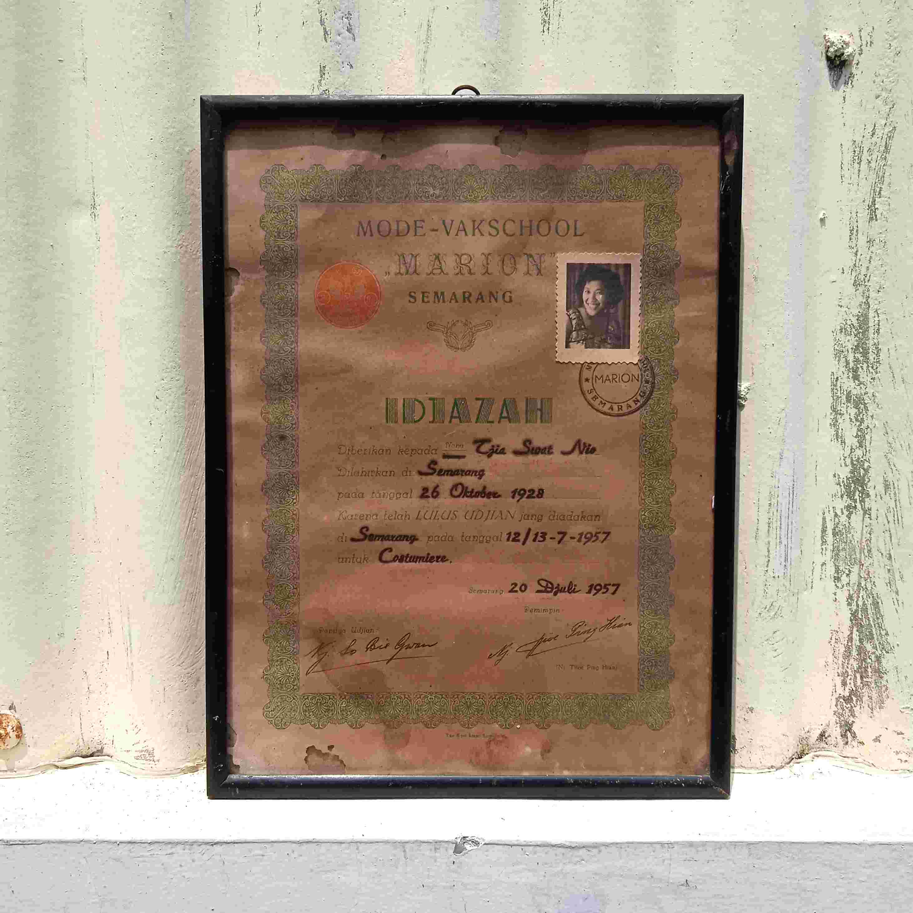 Antik Frame Kayu Lama Idjazah Mode - Vakschool Marion Semarang 1957
