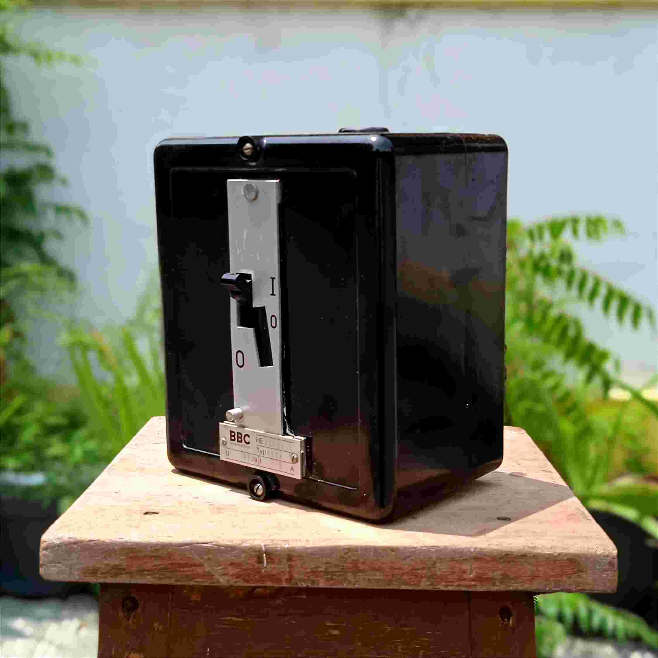 Antik Alat Listrik Tua BBC Circuit Breaker Switzerland NOS Display