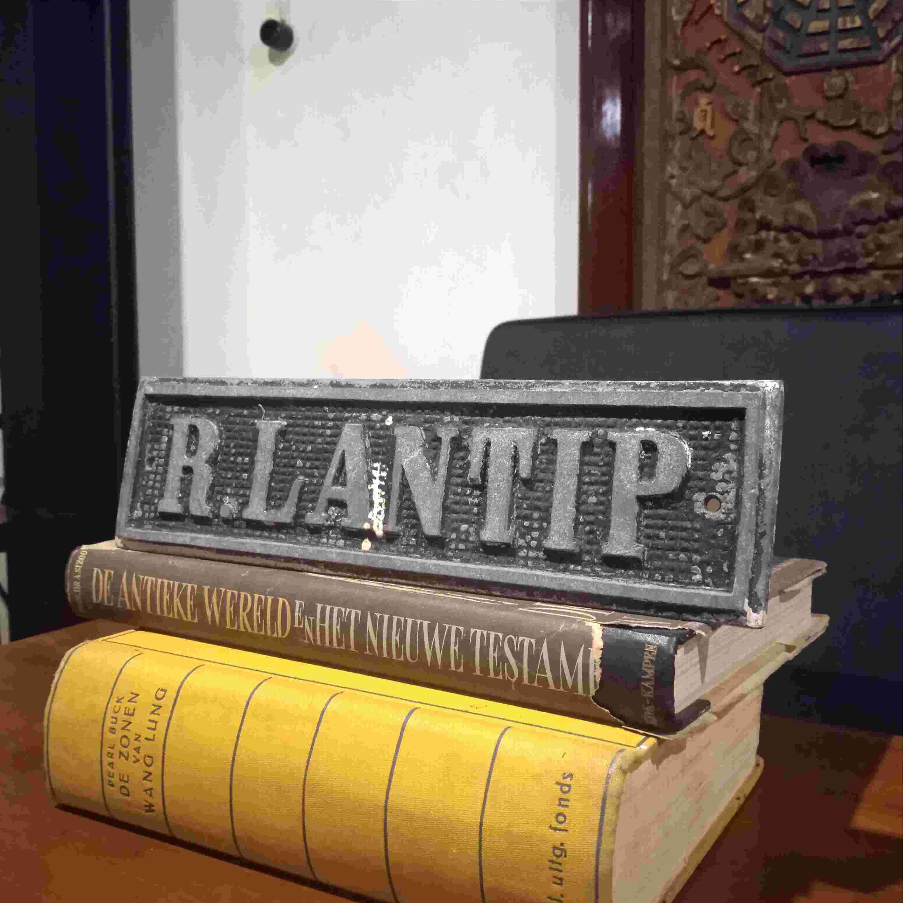 Antik Plakat R.LANTIP (Pintar/Cerdas) Ex.Perpustakaan Aluminium Tua