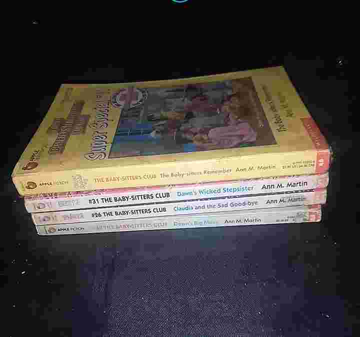 Buku Cerita THE BABY SITTERS CLUB DIJUAL SATUAN - Printed in U S A - 
Tahun 1989 - 1994