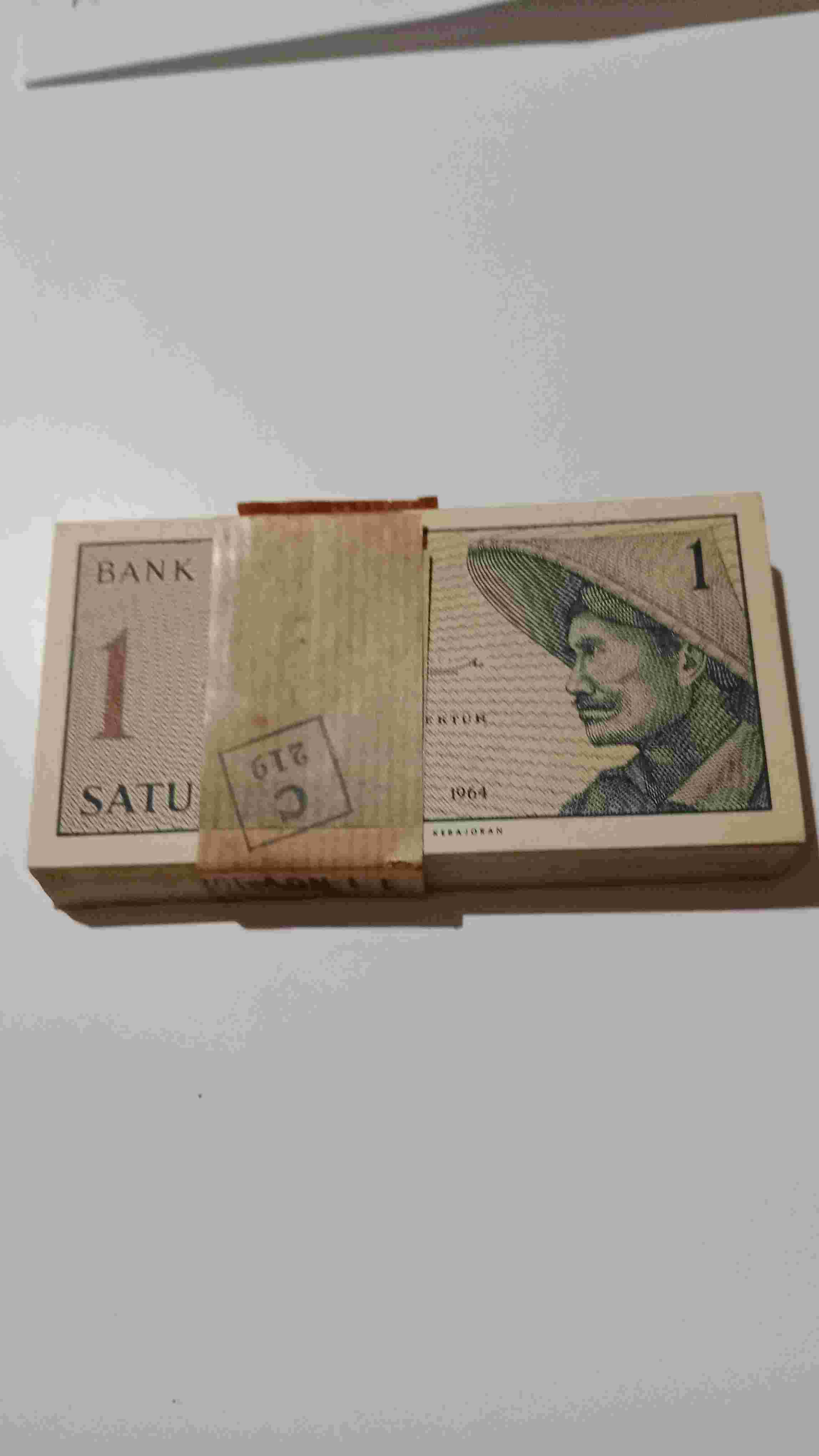 UANG KUNO ASLI INDONESIA 1 SEN 1964 SERI SUKARELAWAN

 (1 GEPOK NOMOR SERI BERURUTAN DAN LENGKAP) 