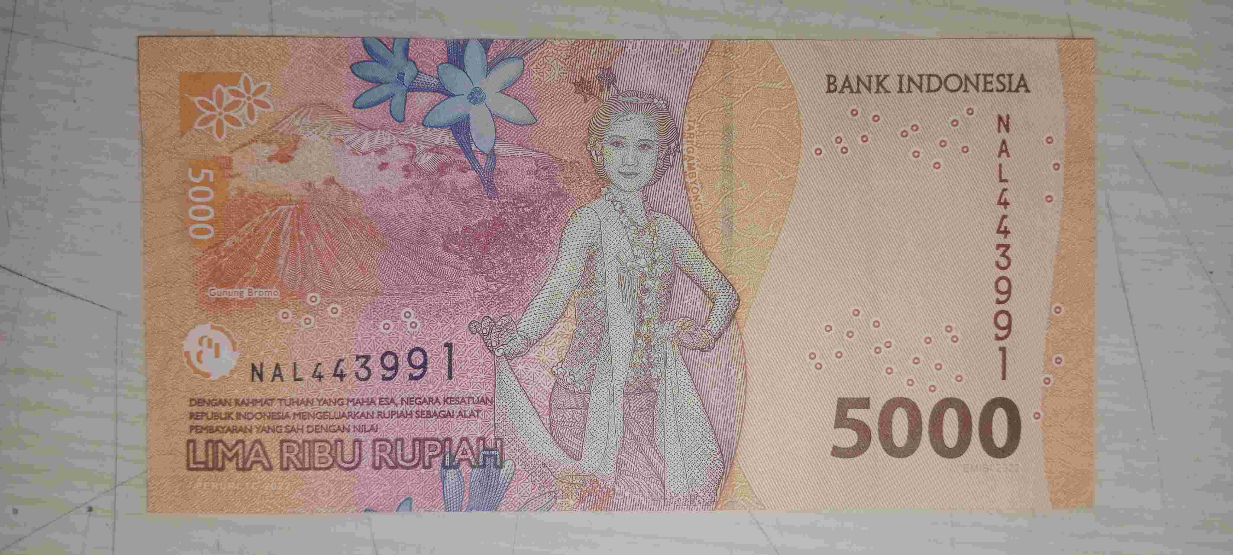 Uang kertas no. Seri cantik dan unik