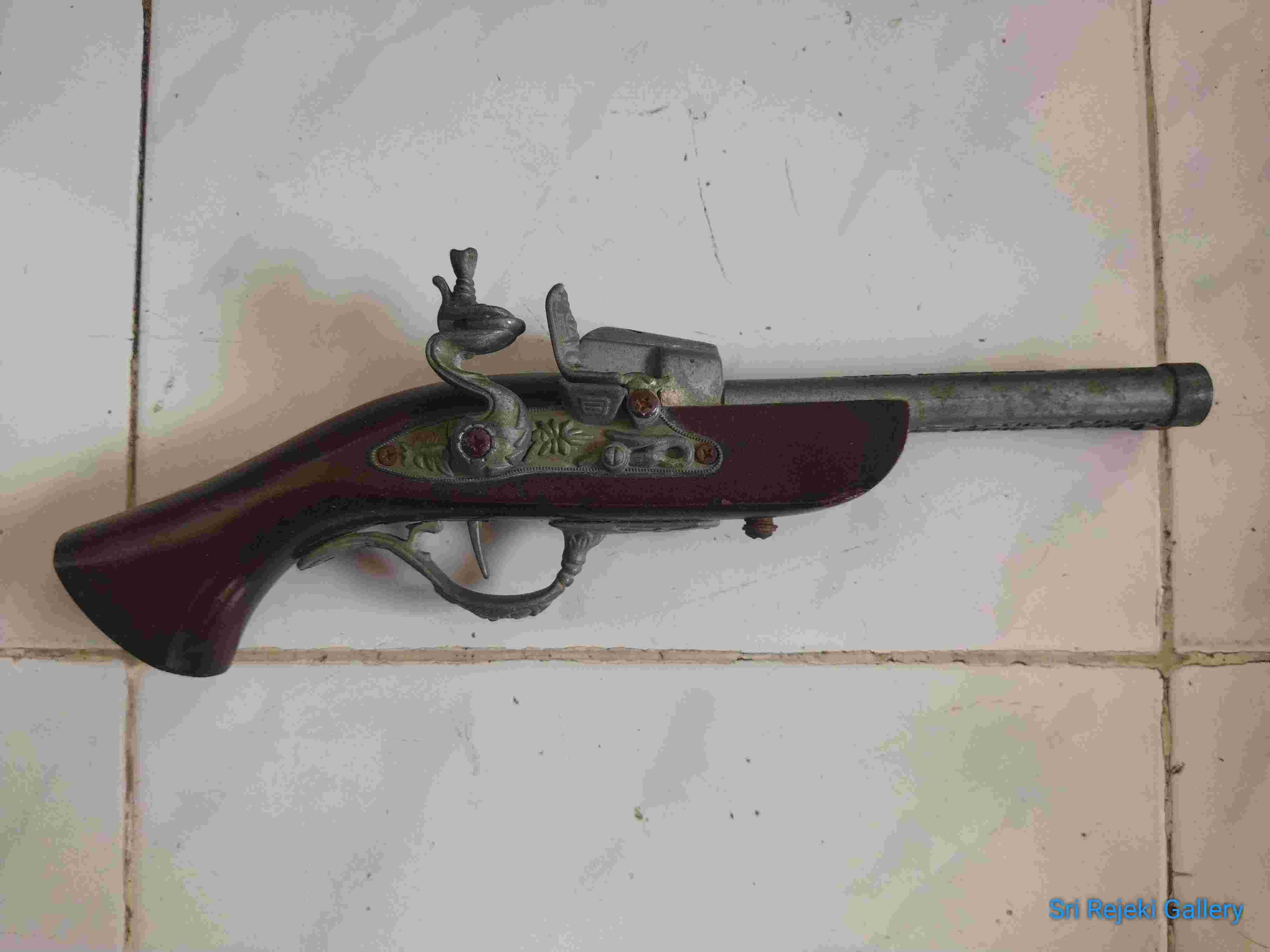 Mainan korek pistol Belanda vintage