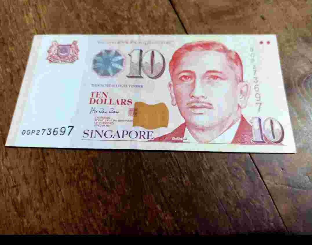 Uang kertas dollar pecahan 10
